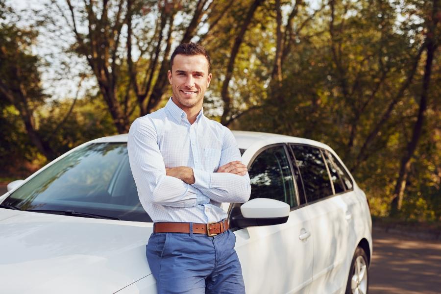 wagenanschaffung-autohaus-autokaeufer-erwarten-werbegeschenke