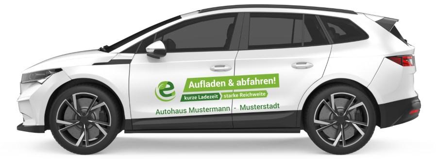 Autobeschriftung Thema: E-Auto Motiv: Aufladen und Abfahren