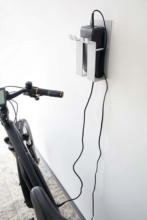 Vorschau: Universal-Wandhalterung für E-Bike-Ladegeräte