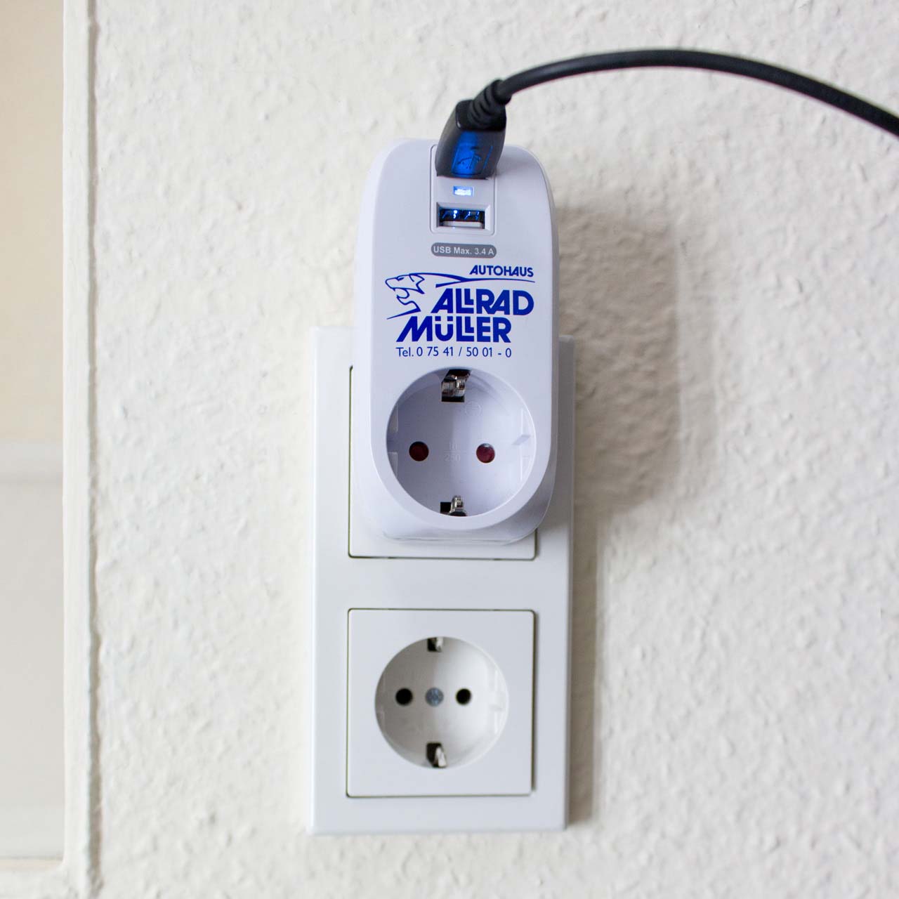 Vorschau: Steckdose mit Dual Port USB-Ladegerät