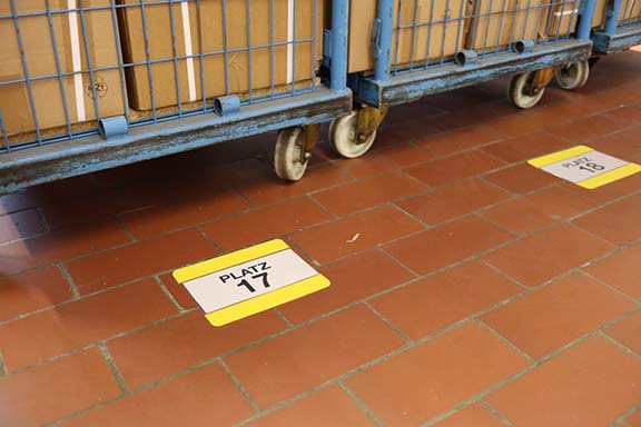 Vorschau: Bodenbeschriftungstasche Drittel A4 offen