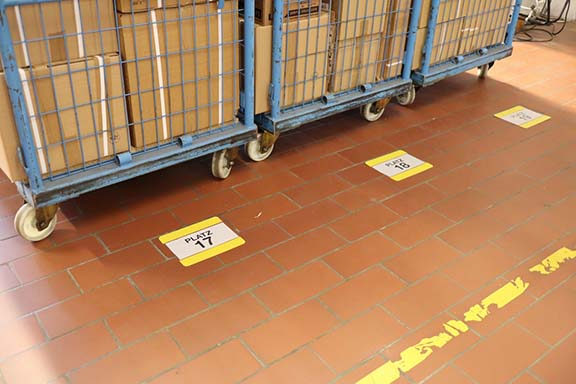 Vorschau: Bodenbeschriftungstasche Drittel A4 offen