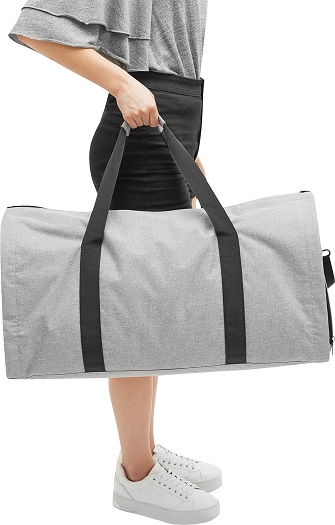 Reisetasche Milano mit integriertem Kleidersack grau-schwarz im Einsatz