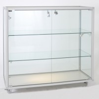 Thekenvitrine, 2 Türen, 2 Fachböden Thekenvitrine, 2 Türen, 2 Fachböden